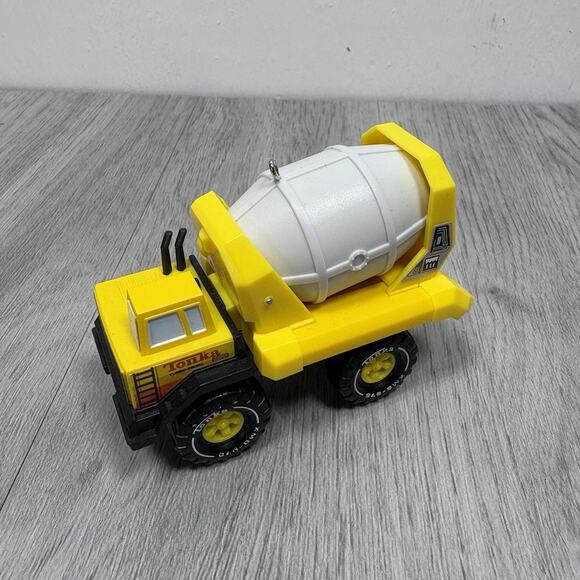Hallmark Keepsake 2015 Tonka Mighty Cement Mixer Christmas Tree Ornament - Picture 4 of 13